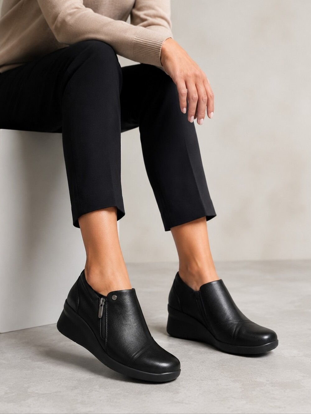 Clarks Collection Women's Wedge Slip-On Shoes Black Size 11 NIB